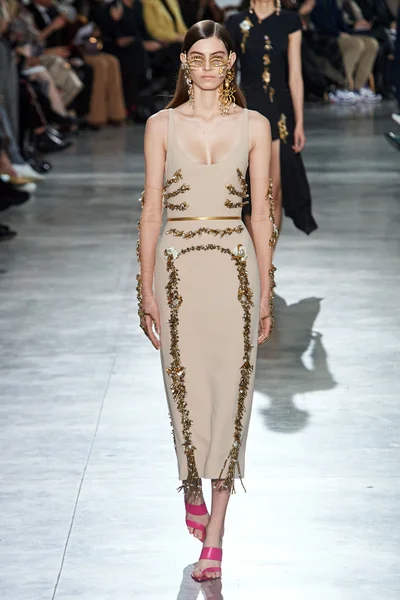 Look 12